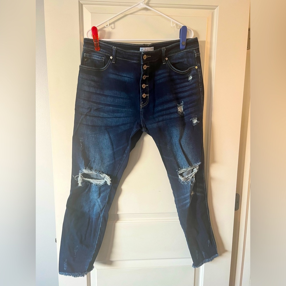 Kancan women’s distressed jeans size 32